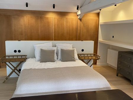 VILLA AVEC 6 CHAMBRES  ET PISCINE A VENDRE VILLAGE PETIT PIQUEY