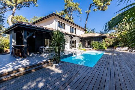 VILLA A VENDRE AVEC PISCINE CHAUFFEE PROCHE PYLA SUR MER