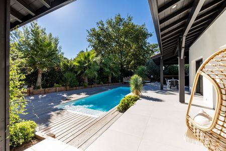 SUPERBE VILLA A VENDRE AVEC PISCINE ET JARDIN PAYSAGÉ ABATILLES PYLA