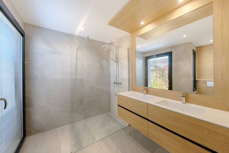 VILLA AVEC JARDIN PAYSAGÉ ET PISCINE A VENDRE LA TESTE