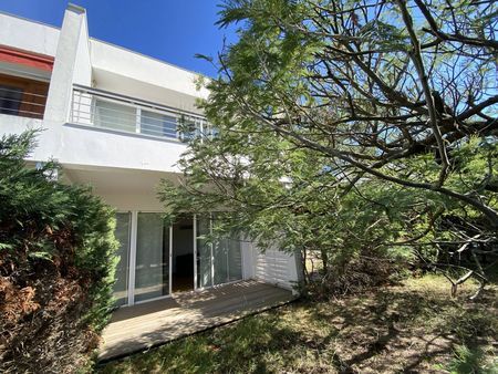 CHARMANTE MAISON A VENDRE AVEC JARDIN ET TERRASSE SUR LE PORT DE LA VIGNE