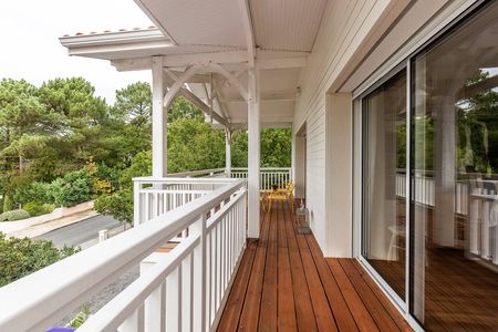 JOLIE VILLA AVEC VSATE BALCON ET TERRASSE A VENDRE QUARTIER TRÈS RÉSIDENTIEL PROCHE PLAGES OCÉANES LA TESTE