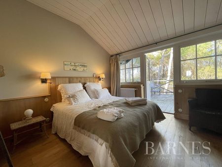 LUXUEUSE VILLA A VENDRE VUE PINÈDE EN PLEIN CENTRE DU CAP FERRET