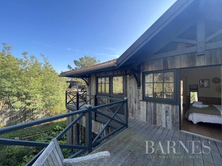 A VENDRE VILLA DE STYLE FERRET CAPIEN PLEIN CENTRE CAP FERRET