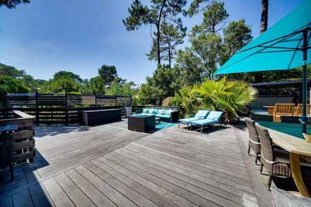 VILLA AVEC PISCINE ET GRANDE TERRASSE BOIS A VENDRE LE CANON VALLONS DU FERRET