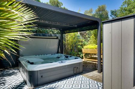 JOLIE VILLA AVEC PISCINE ET JACUZZI A VENDRE LE CANON VALLONS DU FERRET