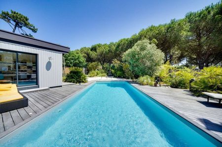 BELLE VILLA DE 6 PIECES AVEC PISCINE SUR GRAND JARDIN LE CANON VALLONS DU FERRET