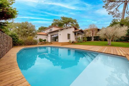 GRANDE VILLA FAMILIALE AVEC PISCINE A VENDRE PYLA SUR MER