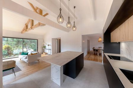 VILLA AVEC PISCINE ET GRAND TERRAIN A VENDRE PYLA