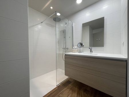 VILLA 5 CHAMBRES AVEC SALLE D'EAU A VENDRE PETIT PIQUEY