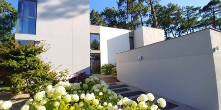 VILLA CONTEMPORAINE AVEC PISCINE A VENDRE PETIT PIQUEY