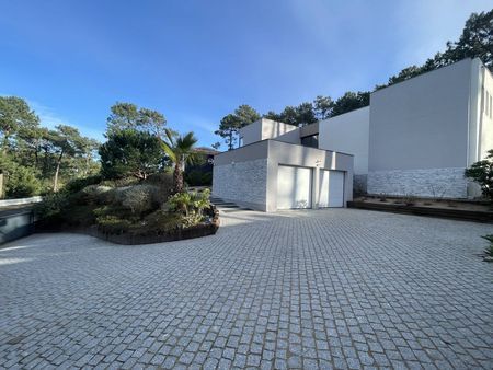 VILLA AVEC DOUBLE GARAGE A VENDRE PETIT PIQUEY