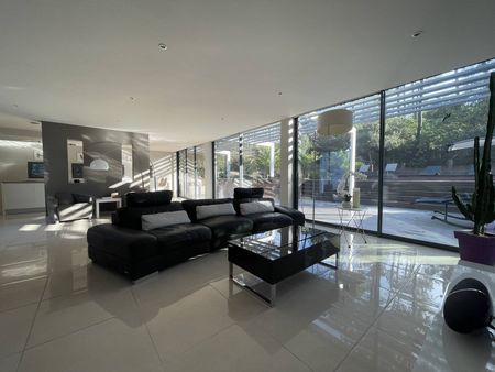 VILLA DE PLUS DE 200 M2 A VENDRE PETIT PIQUEY