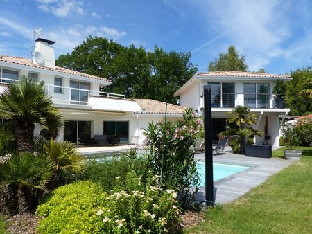 Notre zone d'activité pour ce service Cabane de style Bartherotte à la vente