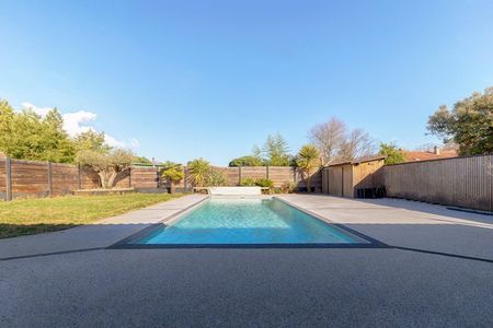 VILLA AVEC PISCINE A VENDRE PROCHE CENTRE LA TESTE