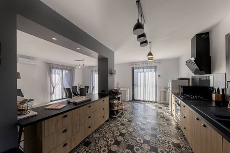 VILLA DE 7 PIÈCES A VENDRE PROCHE CENTRE LA TESTE