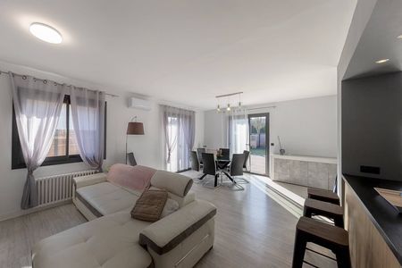 A VENDRE VILLA DE 6 CHAMBRES A PROXIMITE DU MARCHE DE LA TESTE