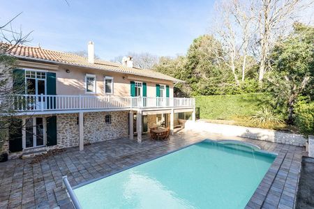 A VENDRE VILLA FAMILIALE AVEC PISCINE PLAGE PEREIRE
