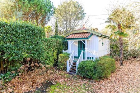 VILLA ARCACHONNAISE FAMILIALE A VENDRE DANS L'UNE DES PLUS BELLES ADRESSES DE PEREIRE ARCACHON