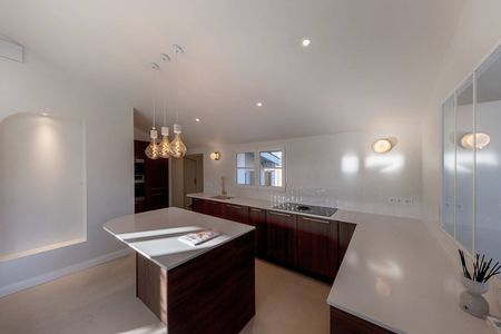 VILLA ENTIEREMENT RÉNOVÉE AVEC PISCINE A VENDRE LA HUME