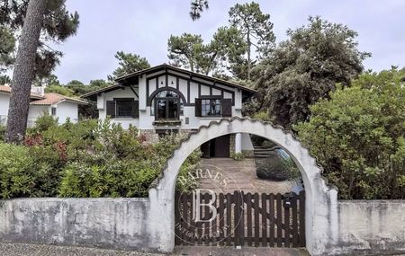 VILLA DE CHARME VUE BASSIN AVEC PAVILLON D'INVITÉS AU PYLA SUR MER