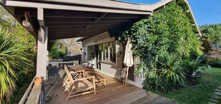 JOLIE VILLA DE CHARME A VENDRE SUR LE CANAL CAZAUX