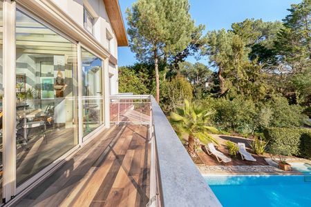 GRANDE VILLA FAMILIALE AVEC PISCINE A VENDRE PEREIRE ARCACHON