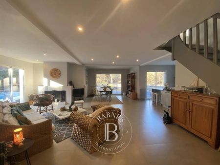 VILLA DANS LES PINS AVEC PISCINE A VENDRE PRESQU'ILE DU CAP FERRET