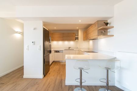 A VENDRE LUMINEUX APPARTEMENT 3 PIÈCES CUISINE ÉQUIPÉE TERRASSE VUE BASSIN EN PREMIÈRE LIGNE AIGUILLON ARCACHON