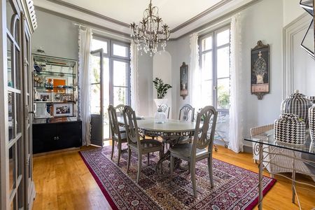 VILLA DE CHARME ENTIÈREMENT RÉNOVEE A VENDRE EN VILLE D'HIVER