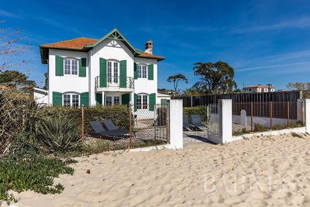 VILLA PREMIÈRE LIGNE AVEC VUE PANORAMIQUE A VENDRE CENTRE CAP FERRET
