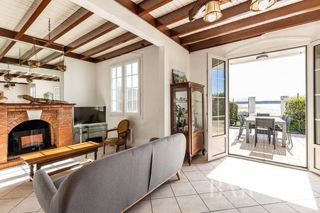 VILLA TRADITIONNELLE A VENDRE PREMIÈRE LIGNE CAP FERRET