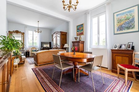 VILLA ARCACHONNAISE EN PARFAIT ÉTAT AVEC TERRASSE ET JARDIN A VENDRE CENTRE ARCACHON