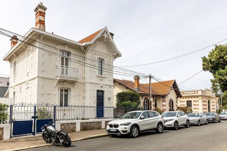 VILLA ARCACHONNAISE AVEC JARDIN ET TERRASSE A VENDRE QUARTIER RÉSIDENTIEL ARCACHON