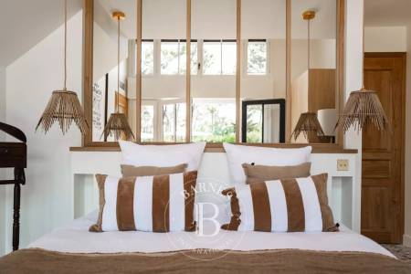 VILLA D’EXCEPTION AVEC PISCINE ET GRAND JARDIN DANS LE TRIANGLE D’OR, CAP FERRET