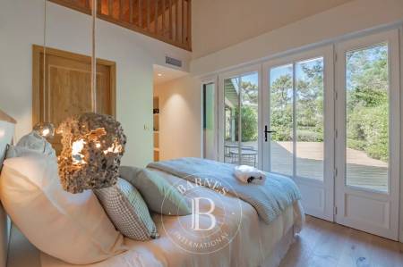 VILLA D’EXCEPTION AVEC PISCINE ET GRAND JARDIN DANS LE TRIANGLE D’OR, CAP FERRET