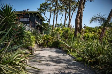 VILLA D’EXCEPTION AVEC PISCINE ET GRAND JARDIN DANS LE TRIANGLE D’OR DU CAP FERRET