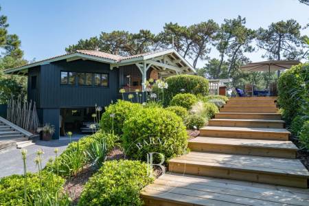 VILLA D’EXCEPTION AVEC PISCINE ET GRAND JARDIN DANS LE TRIANGLE D’OR, CAP FERRET