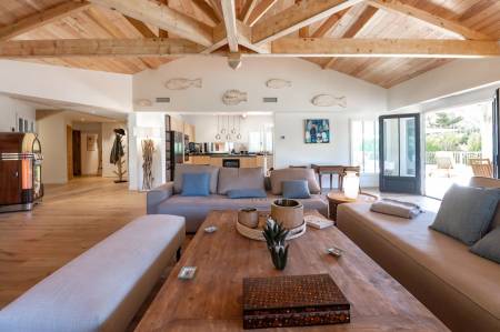 VILLA D’EXCEPTION AVEC PISCINE ET GRAND JARDIN DANS LE TRIANGLE D’OR DU CAP FERRET