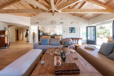 VILLA D’EXCEPTION AVEC PISCINE ET GRAND JARDIN DANS LE TRIANGLE D’OR, CAP FERRET