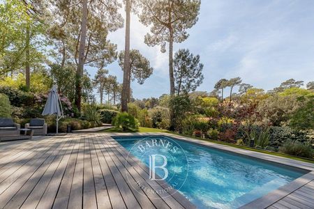 BELLE VILLA AU CALME A VENDRE PROCHE MOULLEAU