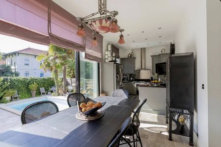 VILLA DE CHARME A VENDRE EN PLEIN COEUR DU MOULLEAU ARCACHON