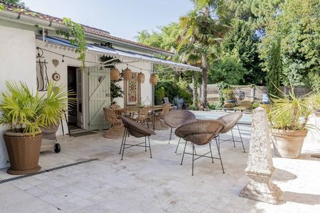 PROCHE CENTRE MOULLEAU VILLA DE CHARME AVEC PISCINE A VENDRE