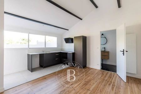 VILLA AVEC PAVILLON D'INVITÉS A VENDRE AU COEUR DE L'AIGUILLON ARCACHON