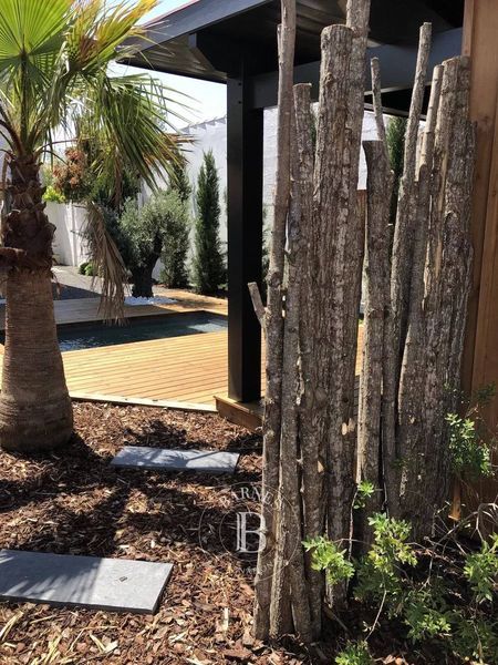 MAISON AVEC JARDIN PISCINE ET DEPENDANCE A VENDRE QUARTIER DES PECHEURS AIGUILLON ARCACHON