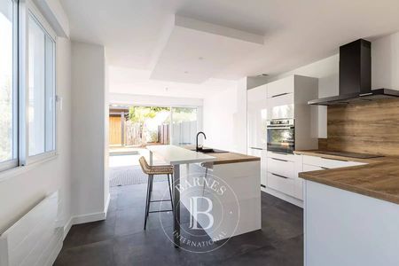 A VENDRE VILLA AVEC DÉPENDANCE QUARTIER DE L'AIGUILLON ARCACHON