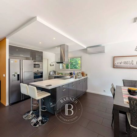 VILLA PARFAIT ÉTAT 5 PIÈCES PISCINE JARDIN SECTEUR ABATILLES ARCACHON