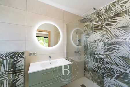 VILLA AUX BELLES PRESTATIONS A VENDRE LA TESTE
