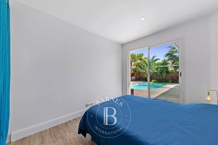 BELLE VILLA LUMINEUSE 4 CHAMBRES PISCINE A VENDRE GUJAN MESTRAS