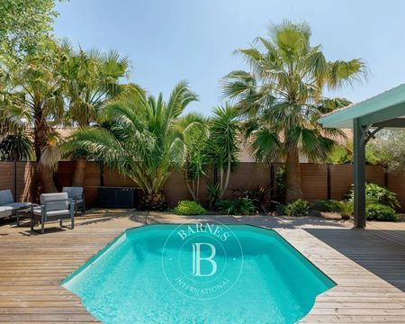 VILLA AVEC PISCINE A VENDRE GUJAN